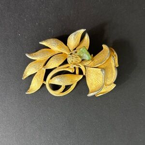 Vintage Davinci Gold Tone Rose and Green stone Brooch